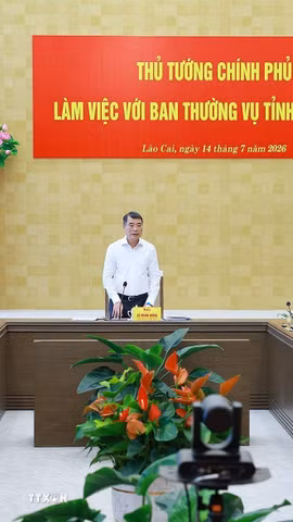 Thủ tướng Lê Minh Hưng làm việc với Ban Thường vụ Tỉnh ủy Lào Cai. (Ảnh: Dương Giang/TTXVN)