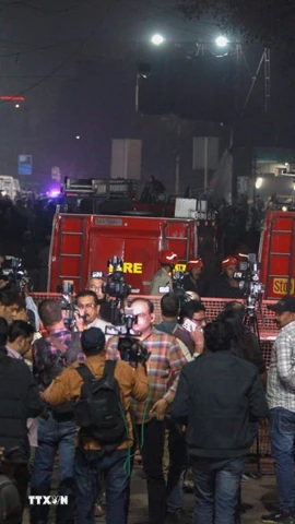 Hiện trường vụ nổ gần Pháo đài Đỏ ở New Delhi, Ấn Độ, ngày 10/11/2025. (Ảnh: THX/TTXVN)