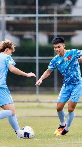 U22 Việt Nam tập luyện chuẩn bị cho trận gặp U22 Malaysia. (Nguồn: VFF)