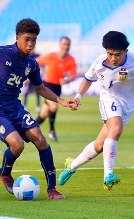 U17 Lào (áo trắng) loại Thái Lan ở giải Đông Nam Á. (Nguồn: FAT)