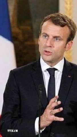 Tổng thống Emmanuel Macron cho rằng các lệnh trừng phạt không khác gì hành vi "đe dọa và cưỡng ép." (Ảnh: IRNA/TTXVN)