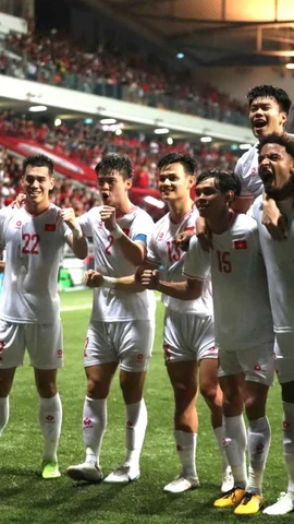 Cận cảnh Việt Nam thắng kịch tính Singapore ở bán kết AFF Cup 2024