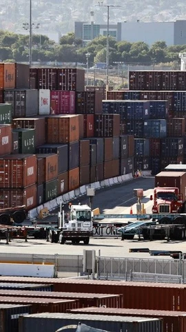 Quang cảnh cảng hàng hóa Los Angeles, California, Mỹ. (Ảnh: THX/TTXVN)