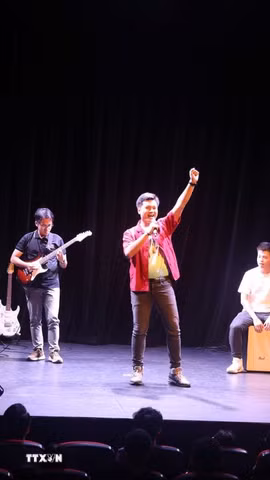 Các bạn sinh viên Việt Nam biểu diễn tại chương trình nghệ thuật VNYA Concert 2026. (Ảnh: Việt Dũng/TTXVN)