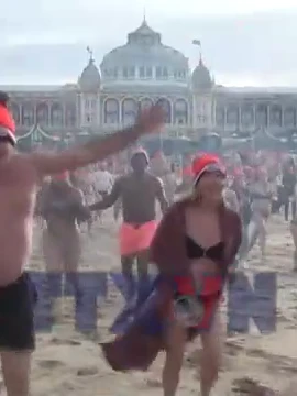 Đón năm mới trong nước lạnh tại Hà Lan