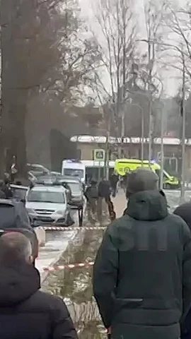 Bên ngoài nơi xảy ra vụ tấn công. (Nguồn: The Moscow Times)