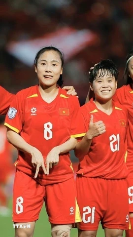 Tuyển nữ Việt Nam quyết thắng, chiếm ngôi đầu. (Ảnh: Minh Quyết/TTXVN)