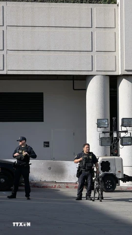 Cảnh sát thuộc Bộ An ninh Nội địa Mỹ làm nhiệm vụ tại Los Angeles, bang California ngày 15/12/2025. (Ảnh: THX/TTXVN)