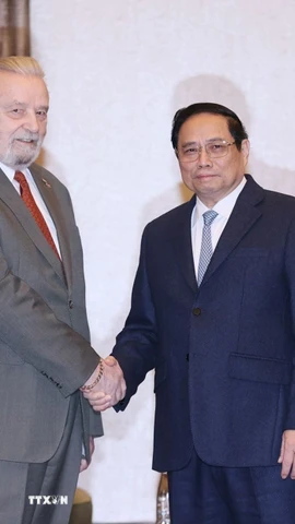 Thủ tướng Phạm Minh Chính tiếp Chủ tịch Hội hữu nghị Hungary-Việt Nam Botz László, nhân chuyến thăm chính thức Hungary vào tháng 1/2024. (Ảnh: Dương Giang/TTXVN)