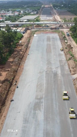 Dự án đường bộ cao tốc Biên Hòa-Vũng Tàu. (Ảnh: Công Phong/TTXVN)