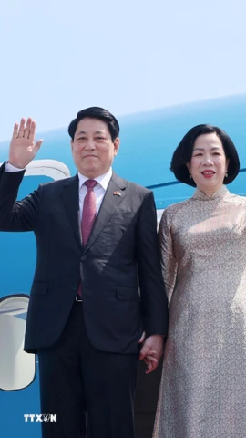 Chủ tịch nước Lương Cường và Phu nhân rời sân bay quốc tế Nội Bài, lên đường thăm cấp Nhà nước Ai Cập và Angola. (Ảnh: Lâm Khánh/TTXVN)