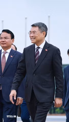Thủ tướng Lê Minh Hưng rời Hà Nội sang tham dự Hội nghị Cấp cao Kỷ niệm 35 năm quan hệ ASEAN-Nga tại Kazan. (Ảnh: Dương Giang/TTXVN)