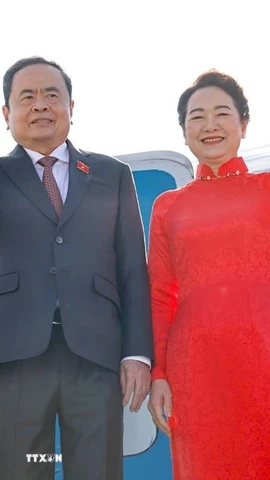 Chủ tịch Quốc hội Trần Thanh Mẫn và Phu nhân rời Geneva về nước. (Ảnh: Doãn Tấn/TTXVN)