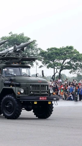 Khối khí tài di chuyển về Quảng trường Ba Đình, sẵn sàng diễu binh, diễu hành