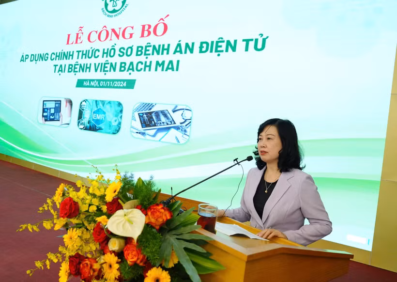 Bộ trưởng Bộ Y tế Đào Hồng Lan phát biểu tại buổi lễ áp dụng chính thức hồ sơ bệnh án điện tử tại Bệnh viện Bạch Mai. (Ảnh: PV/Vietnam+)