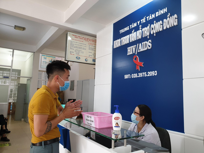 Hỗ trợ chăm sóc y tế cho người có HIV. (ảnh: T.G/Vietnam+)