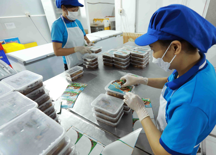 Sản xuất thực phẩm tại một công ty thực phẩm. (Ảnh: Vũ Sinh/TTXVN)