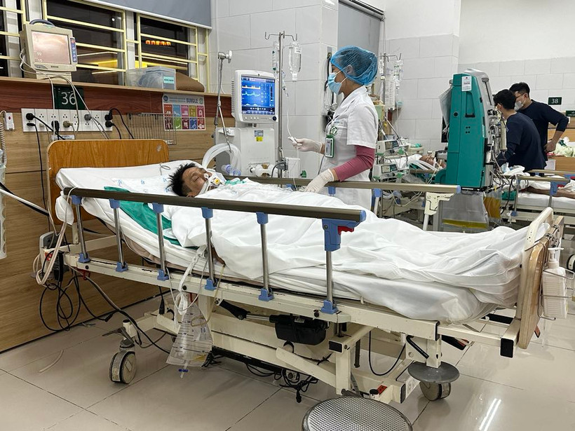 Bệnh nhân trong tình trạng nặng nhất đang được theo dõi tại Bệnh viện Bạch Mai. (Ảnh: T.G/Vietnam+)