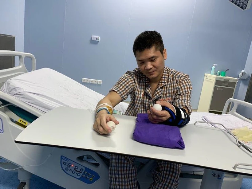 Bệnh nhân may mắn được ghép chi thể là anh Phạm Văn Vương ở Hà Nội. (Ảnh: T.G/Vietnam+)