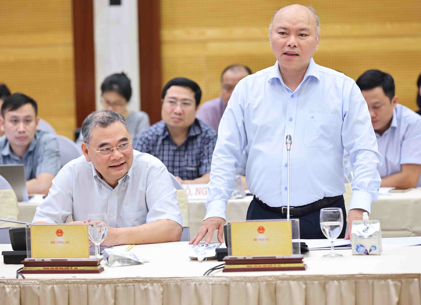 Chánh Văn phòng, Người phát ngôn Bộ Nội vụ Vũ Đăng Minh trả lời câu hỏi của các nhà báo. (Ảnh: Minh Đức/TTXVN)