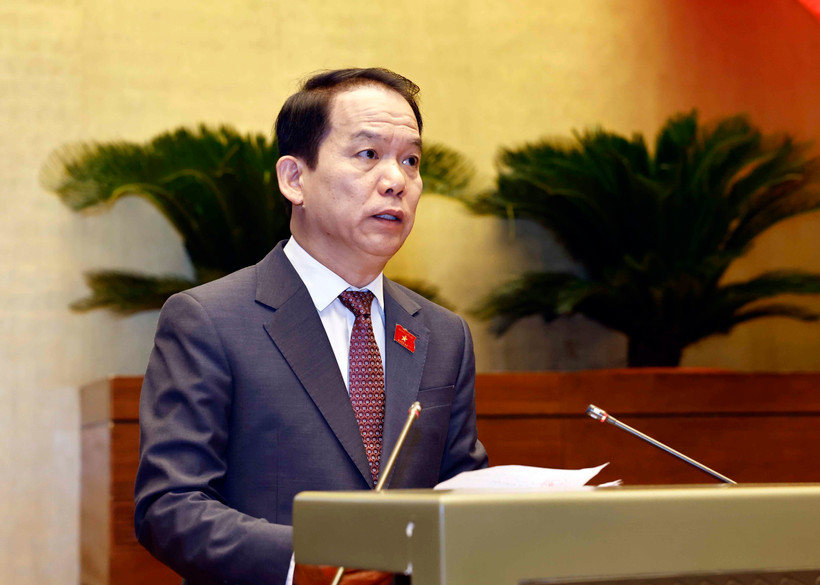 Chủ nhiệm Ủy ban Pháp luật của Quốc hội Hoàng Thanh Tùng trình bày Báo cáo giải trình, tiếp thu, chỉnh lý dự thảo Luật Công chứng (sửa đổi). (Ảnh: Doãn Tấn/TTXVN)