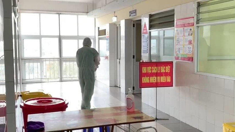 Phòng cách ly đặc biệt - nơi điều trị cho một bệnh nhân mắc COVID-19. (Ảnh: PV/Vietnam+)