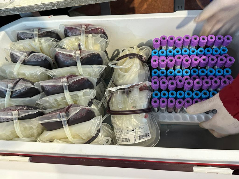 Nguồn máu dự trữ được lấy từ người hiến máu nhân đạo. (Ảnh: T.G/Vietnam+)