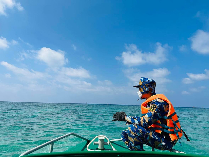 Những người lính hải quân làm nhiệm vụ bảo vệ trên biển Trường Sa. (Ảnh: Thuỳ Giang/Vietnam+)