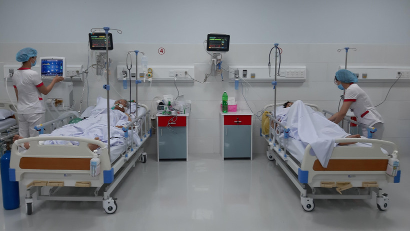 Chăm sóc cho bệnh nhân. (Ảnh: Vietnam+)