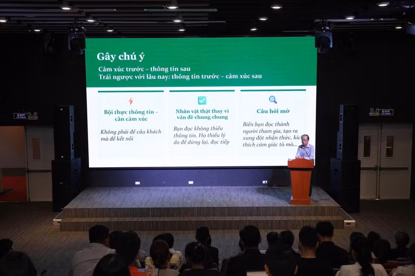 Toàn cảnh Hội thảo “Tái thiết niềm tin và định hình sự chú ý trong kỷ nguyên AI”. (Ảnh: PV/Vietnam+)