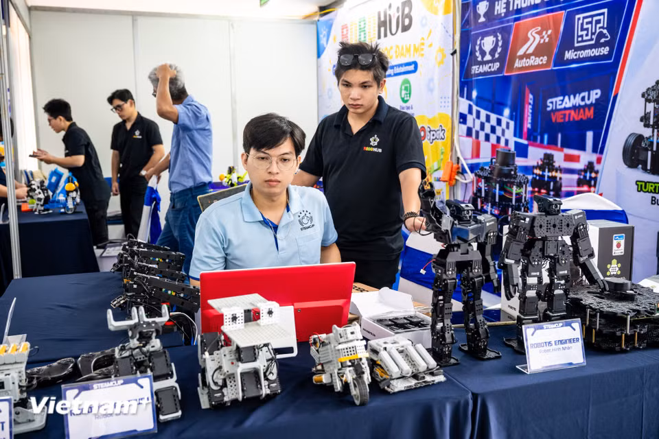 Trong định hướng đó, AI và các công nghệ mới như robotic không chỉ được nhìn nhận như những sản phẩm công nghệ cao, mà đang trở thành một phần của năng lực sản xuất mới. (Ảnh: Minh Sơn/Vietnam+)