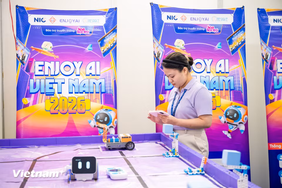 Việc Hà Nội tổ chức một triển lãm tập trung vào robot, AI cũng nằm trong bối cảnh Thành phố đang đẩy mạnh khoa học, công nghệ, đổi mới sáng tạo và chuyển đổi số. (Ảnh: Minh Sơn/Vietnam+)