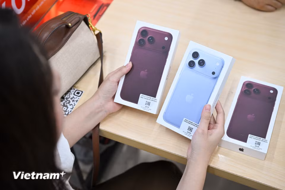 Theo CellphoneS, tính đến thời điểm kết thúc chương trình đặt trước, hệ thống ghi nhận gần 50.000 đơn hàng, tăng hơn 3 lần so với cùng kỳ năm ngoái. (Ảnh: Minh Sơn/Vietnam+)