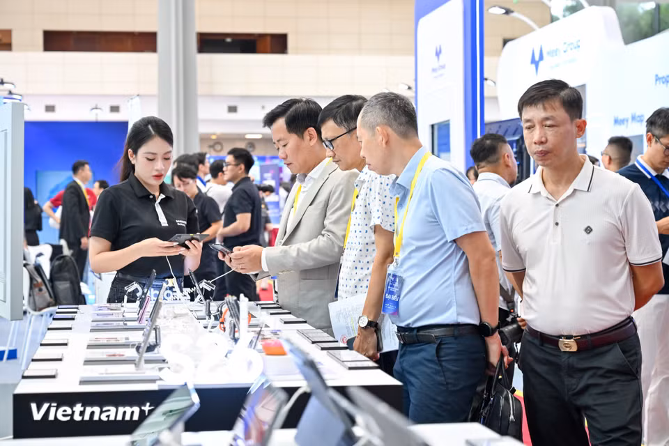 Gian hàng của Samsung thu hút nhiều khách tham quan. (Ảnh: Minh Sơn/Vietnam+)