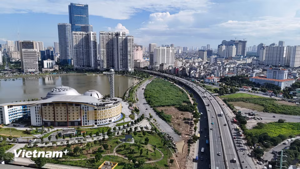 Trái với không khí đông đúc tại bến xe, trên tuyến Vành đai 3, giao thông hiện vẫn tương đối thông thoáng. (Ảnh: Hoài Nam/Vietnam+)