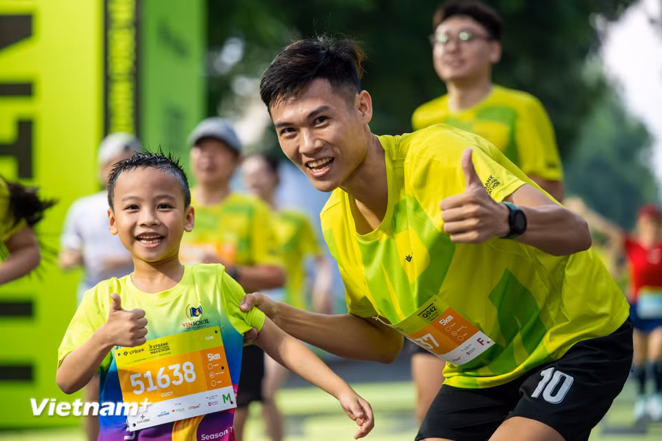 Giải chạy có sự tham gia của đông đảo các runner nhí. (Ảnh: Minh Sơn/Vietnam+)