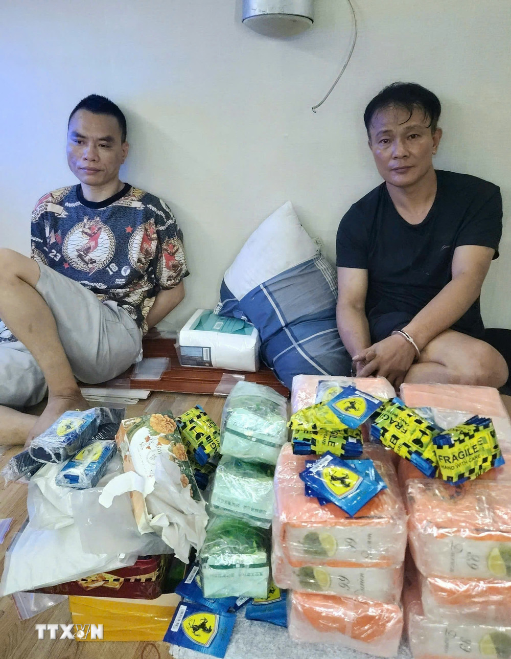 Số lượng lớn ma túy bị lực lượng Công an phát hiện, thu giữ. (Ảnh: TTXVN phát) ttxvn-ma-tuy-ha-noi.jpg