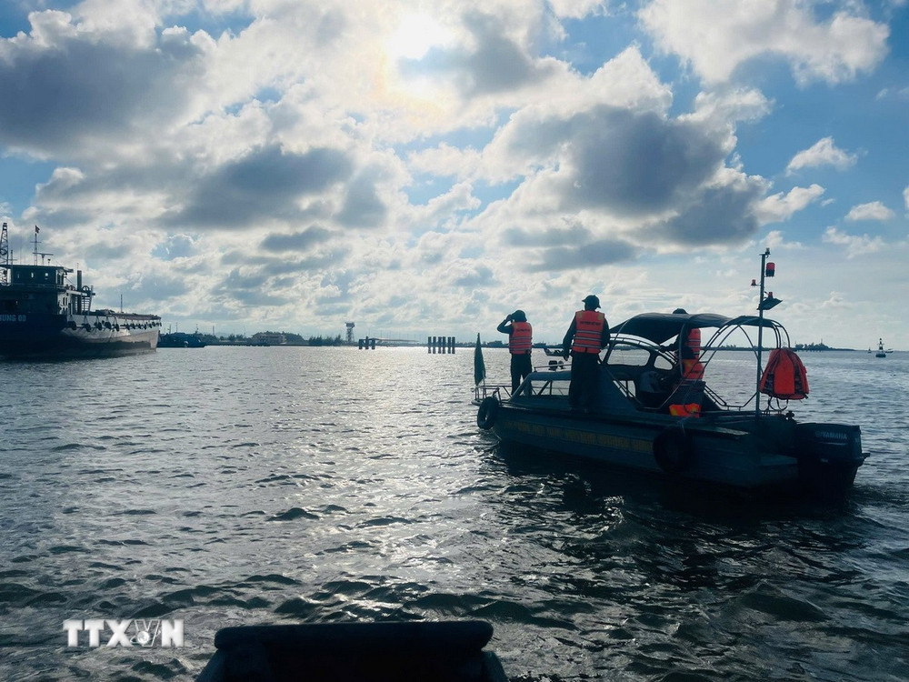 Thủ tướng chỉ đạo ứng phó khẩn cấp bão số 12 và mưa lũ | Vietnam+ (VietnamPlus)