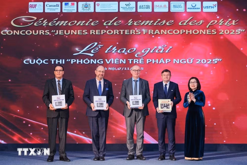 ttxvn-le-trao-giai-cuoc-thi-phong-vien-tre-phap-ngu-2025-2.jpg