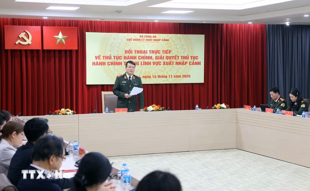 ttxvn-bo-cong-an-doi-thoai-truc-tiep-ve-thu-tuc-hanh-chinh-trong-linh-vuc-xuat-nhap-canh-1.jpg