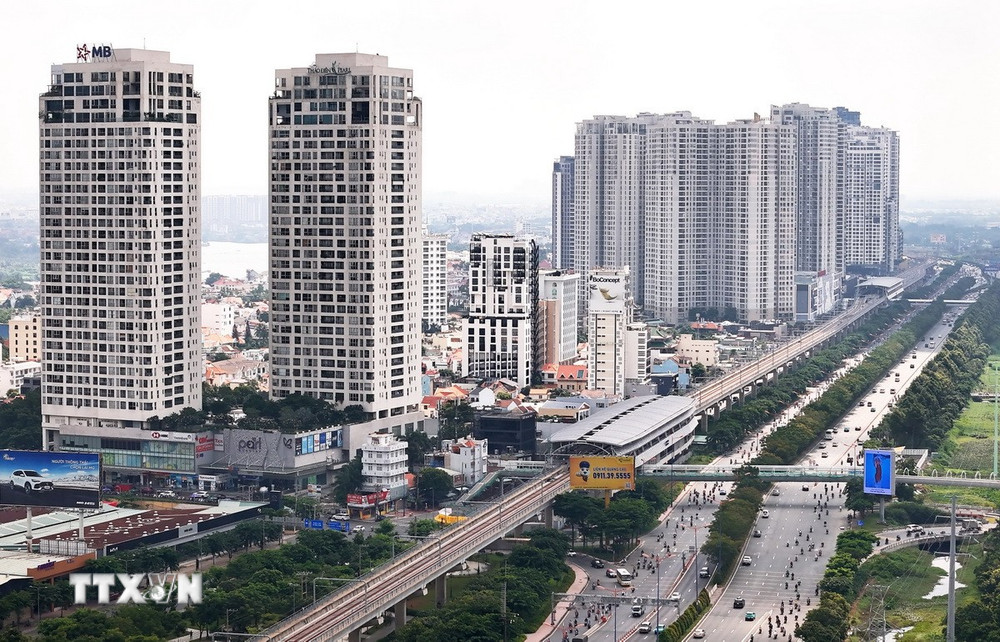 Các tòa chung cư dọc với tuyến metro số 1 và đại lộ Võ Nguyên Giáp, thành phố Thủ Đức. (Ảnh: Hồng Đạt/TTXVN) ttxvn-bat-dong-san-thanh-pho-thu-duc.jpg