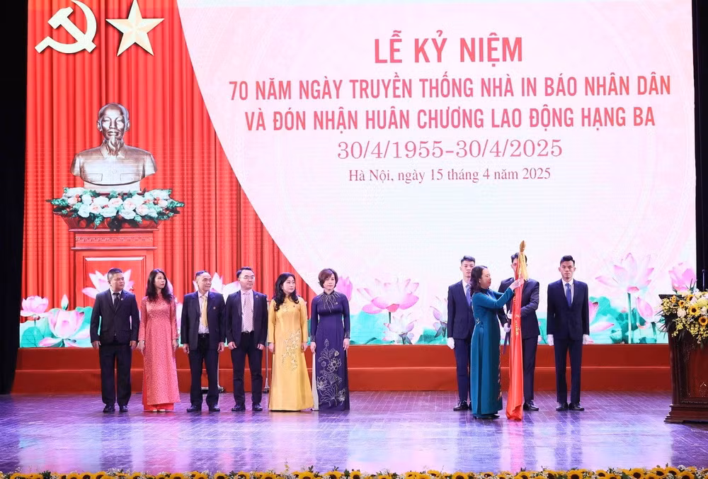 bao-nhan-dan-1.jpg