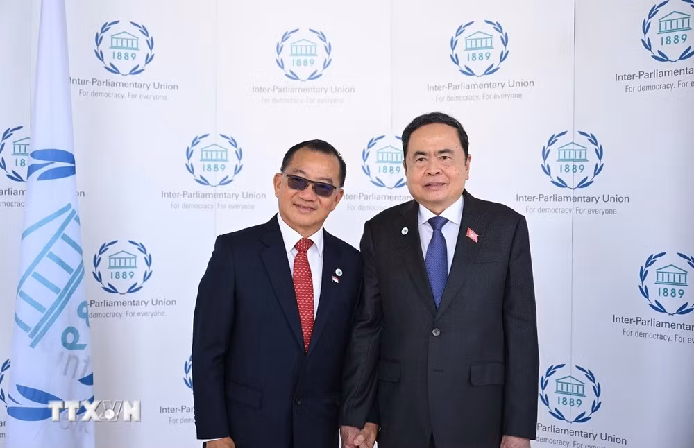 ttxvn-chu-tich-chu-tich-quoc-hoi-tran-thanh-man-gap-chu-tich-quoc-hoi-singapore.jpg