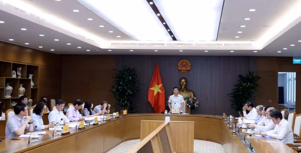 pho-thu-tuong-le-thanh-long-dang-uy-chinh-phu-1.jpg