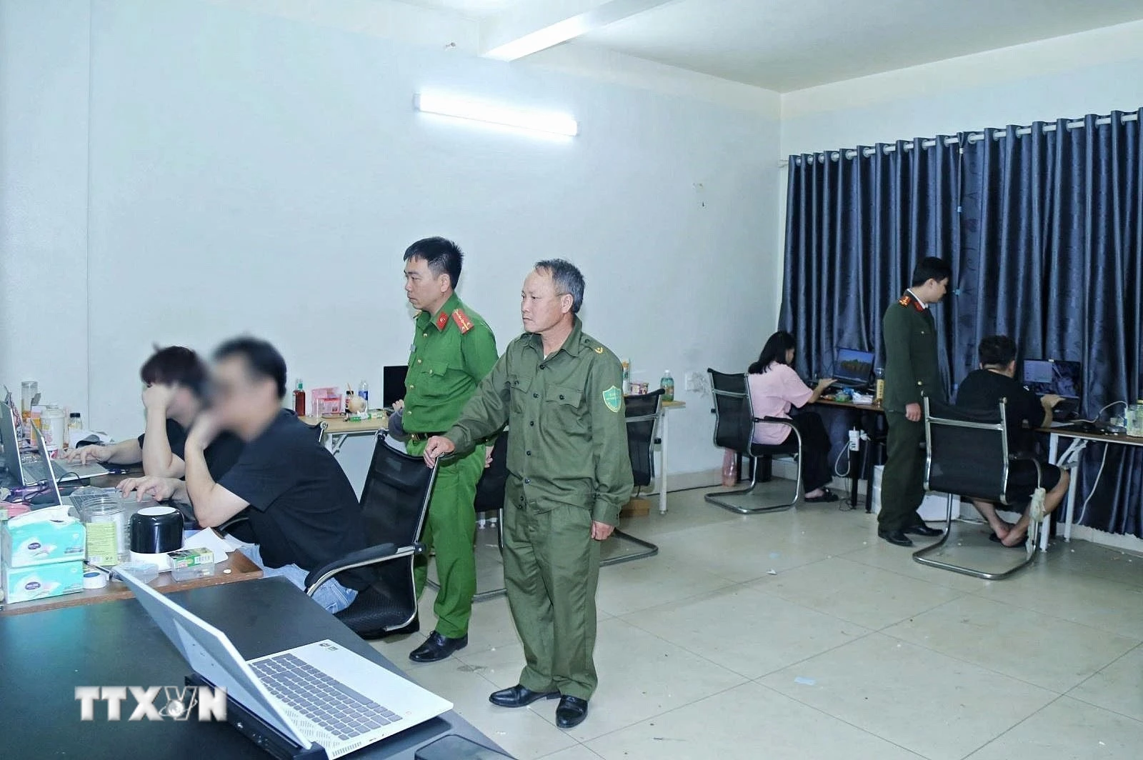Phát Hiện 3 Vụ Lừa Đảo Trên Mạng Do Người Nước Ngoài Điều Hành