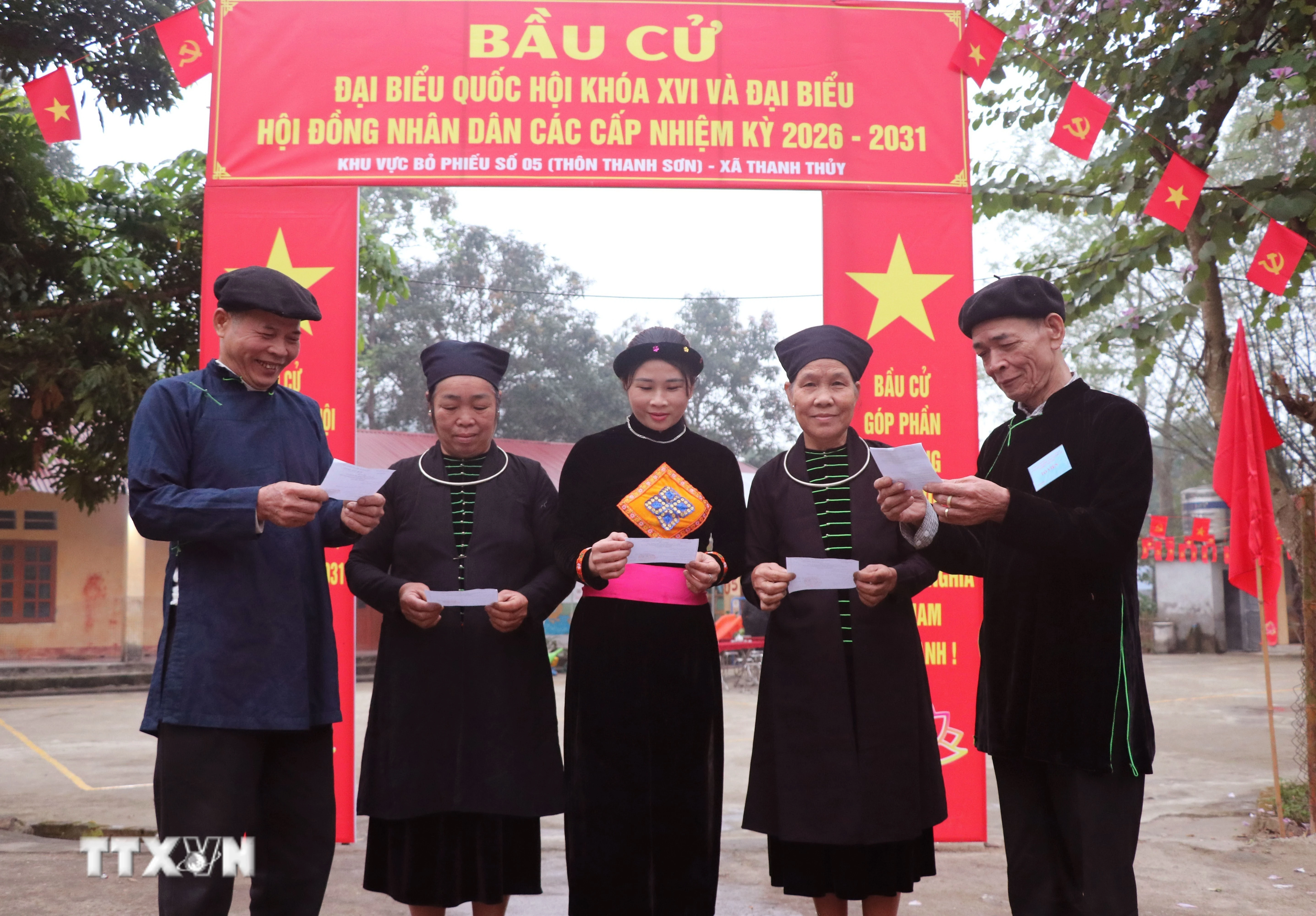 Bộ Nội vụ: Nhiều địa phương có tỷ lệ cử tri đi bầu cử đạt trên 99%