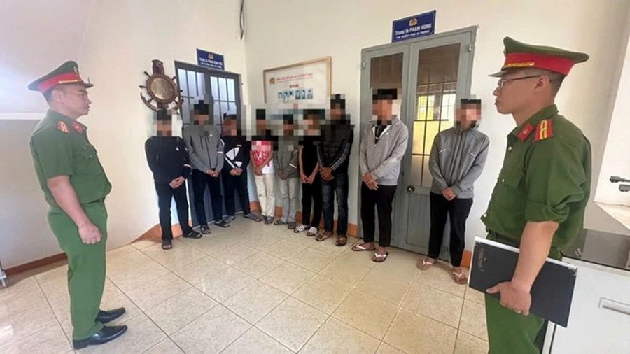 Hai nhóm học sinh THCS mang hung khí giải quyết mâu thuẫn trên TikTok