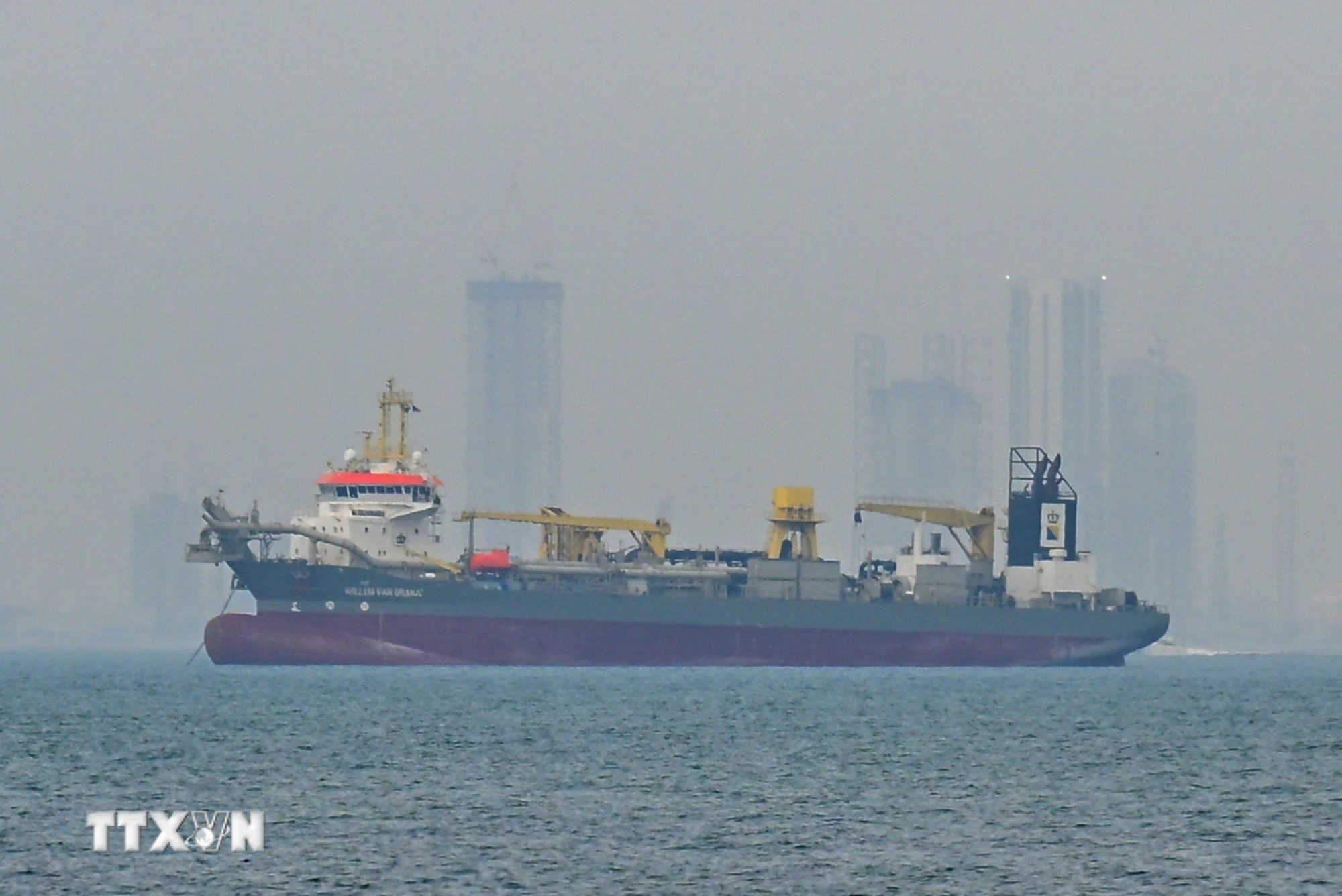 Đường ống dẫn dầu của Saudi Arabia không qua eo Hormuz đang chạy hết công suất