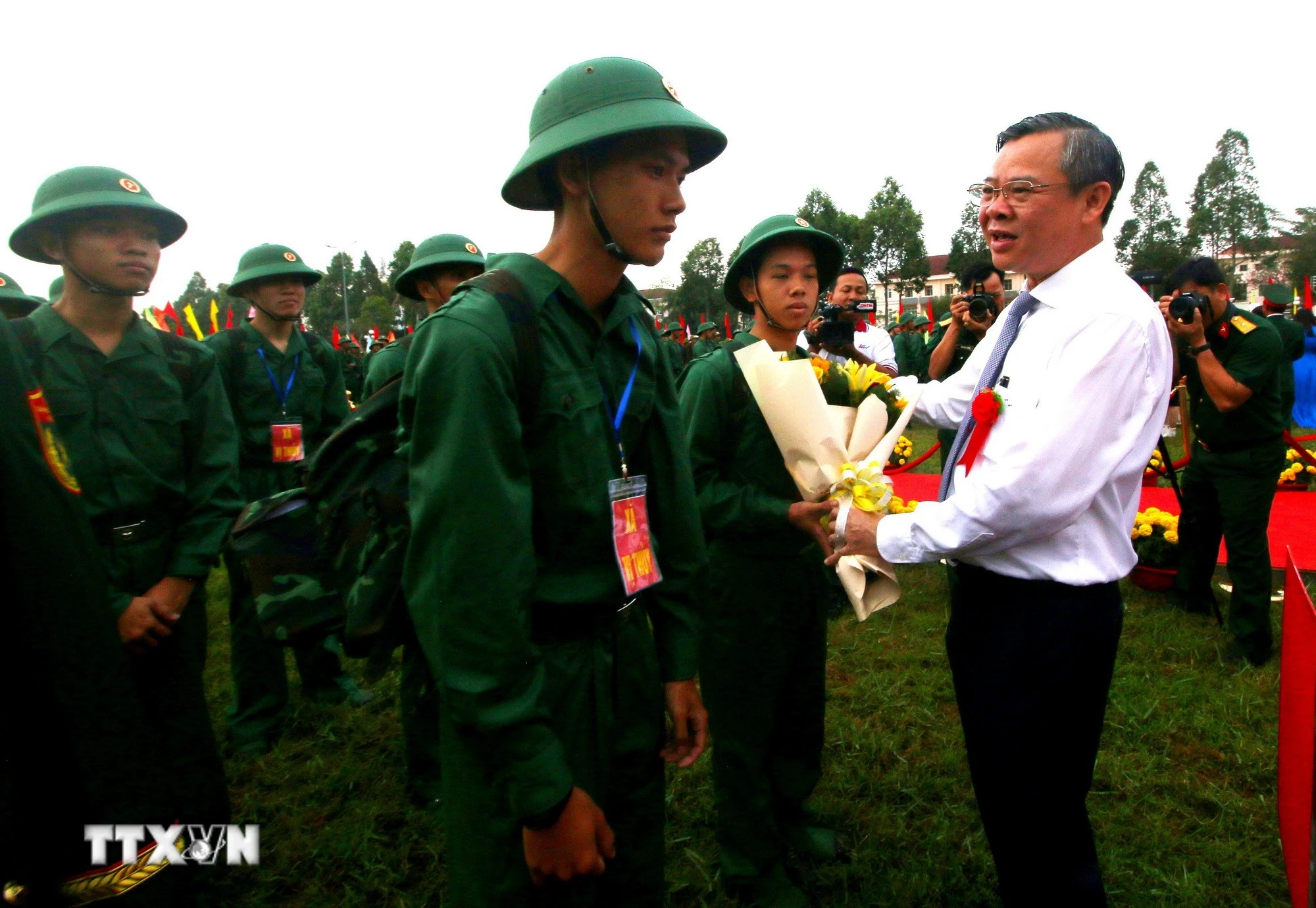 Hàng Nghìn Thanh Niên Cần Thơ, Đồng Tháp Hăng Hái Lên Đường Nhập Ngũ