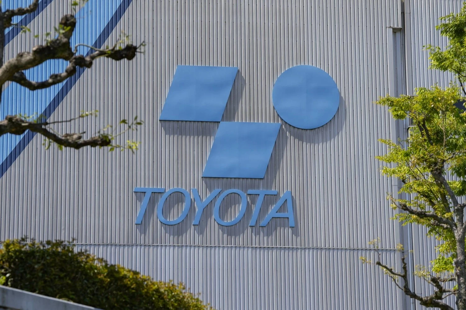 Toyota Group Nâng Giá Chào Mua Cho Thương Vụ Toyota Industries Lên 3,8 Tỷ USD